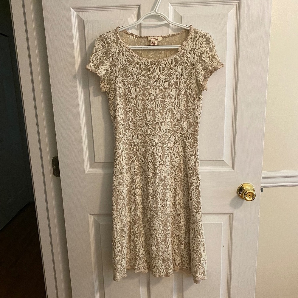 Sundance Flower-Patterned White Dress with Lacy Trim on Hem and Collar Size XS